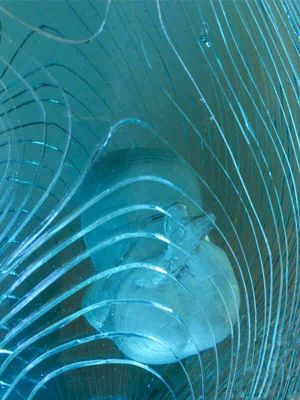 Karya Seni Kaca Tempered Monolitik