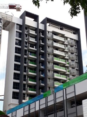 Jendela Balkon Tidak Berwarna 12mm Panas Diperkuat Kaca Laminasi
