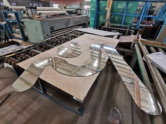 Panel Kaca Standar 2440x5000mm Proses CNC Anti Gores