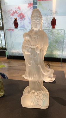 Seni Ukiran Hias Tradisional Buddha Liu Li Glass